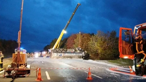 Sur l'A11, une citerne d'éthanol renversée sur les voies