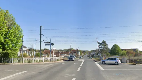 Loir-et-Cher : le train tombe en panne, passage à niveau fermé