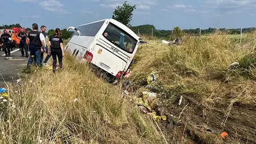 Accident de car sur l'A81 : trois blessés toujours "en soins...