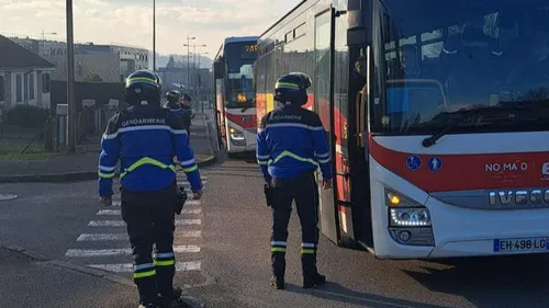 Dans l'Eure, deux chauffeurs de cars scolaires positifs aux stups