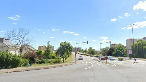 Accident mortel au Mans : le motard chute et repart à contresens...
