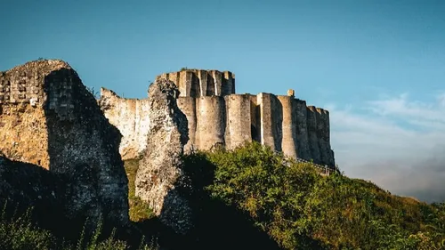 Aux Andelys, un hélicoptère pour les travaux du donjon de...