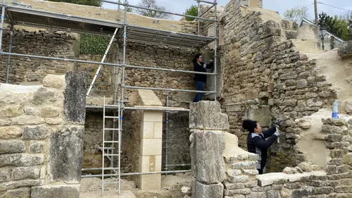Falaise : un chantier bénévole pour restaurer le vieux lavoir