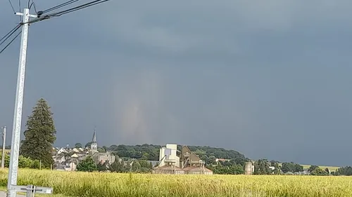 Fortes pluies, grêle et vent violent : "vigilance orange" sur le...