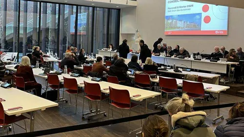 Attaqué sur sa "pratique verticale du pouvoir", Stéphane Le Foll...