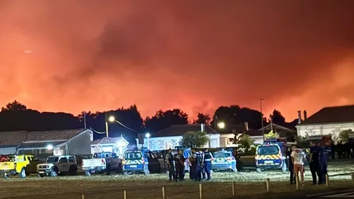 Gironde : 220 000 personnes évacuées, 84 pompiers blessés