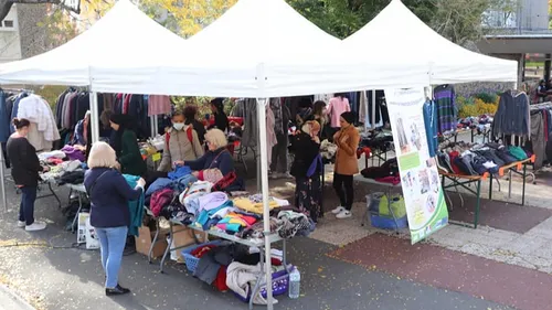Coulaines : une première foire aux pulls... sous le soleil
