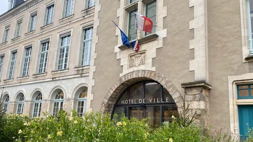 Le Mans : un hommage rendu à Robert Badinter 