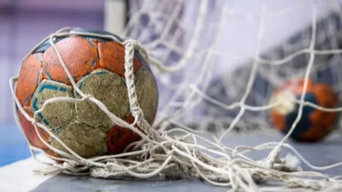 Octobre rose : ces handballeurs normands posent en soutien-gorge...