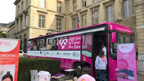 Rouen : le "Bus du Cœur" incite les femmes à prendre soin d’elles