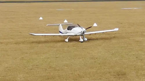 Monteaux : un ULM se pose en urgence dans un champ