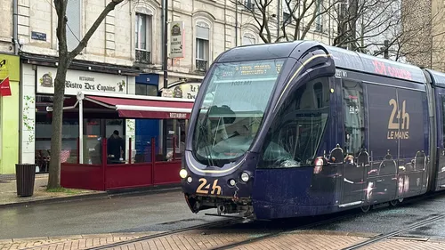 Le tram du Mans endommagé après un accrochage
