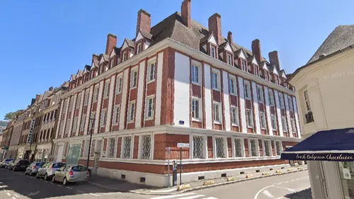 Evreux : l'ancien bâtiment du Crédit Agricole bientôt rasé