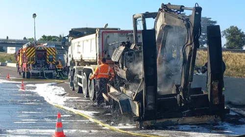 Camion en feu sur l'A10 : l'accès à Vierzon perturbé