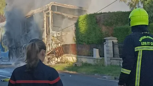 Huisseau-sur-Cosson : l'autocar s’enflamme, la conductrice blessée