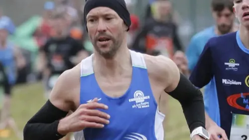 Percuté par une voiture, le triathlète sarthois Jérémie Gibon est...