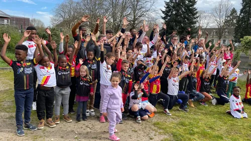 Quand Le Mans FC offre des maillots à des enfants défavorisés