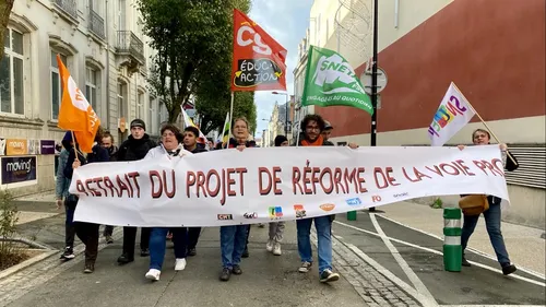 Grève des lycées pros : "Pas de chair à patron !"