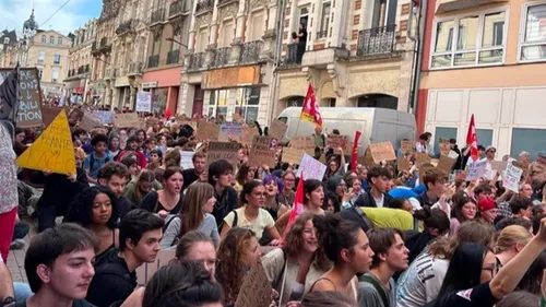 Lycéens, parents et profs : environ 2 000 manifestants dans les...