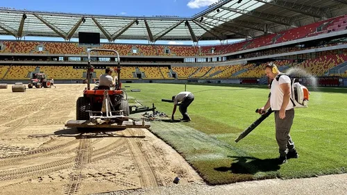 [Vidéo] Avant de changer de nom, le MMArena change de pelouse 