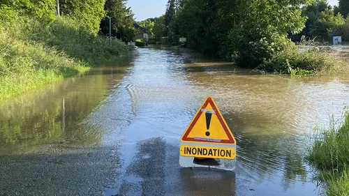 Intempéries : Météo France étend sa "vigilance orange" au...