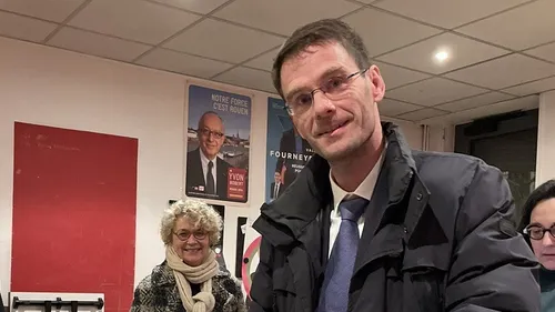 Congrès du PS : Nicolas Mayer-Rossignol conteste sa défaite face à...