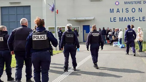 Coulaines : opération antistups devant la prison