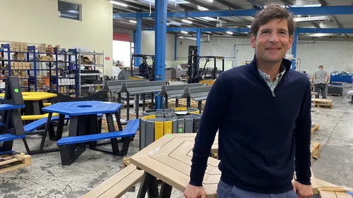 [PODCAST] Calvados : cette entreprise fabrique du mobilier urbain à...