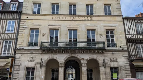 Fusillade à Pont-Audemer : le maire écrit au ministre de l'Intérieur