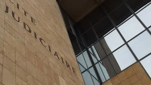 Bébé retrouvé dans un conteneur : la mère placée en détention...