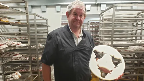 Le roi du saucisson sec sans peau, ambassadeur de la Normandie à Paris
