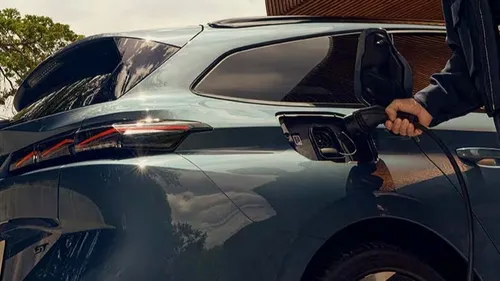 Voiture électrique : des ventes en hausse de 139% dans les...