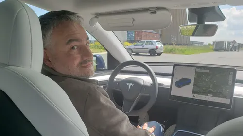 Tesla : le roi du silence ?