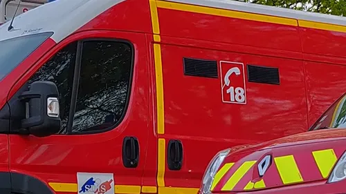 Mayenne : pompiers et agriculteurs éteignent un incendie