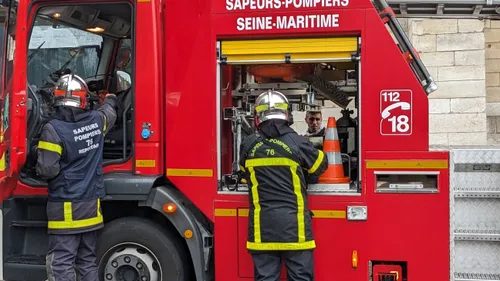 Près de Rouen, un incendie frappe un dépôt de déchets métalliques