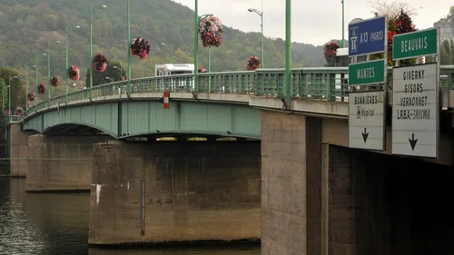 Une adolescente saute dans la Seine à Vernon