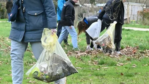 L'Aigle : 32 kilos de déchets ramassés lors de la "rando écolo"