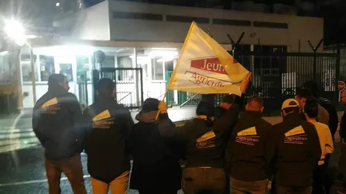 Opération escargot des agriculteurs à Sablé-sur-Sarthe 