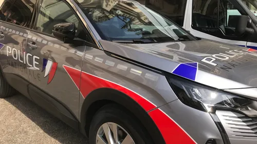 Près de Rouen, un monument aux morts et une église dégradés