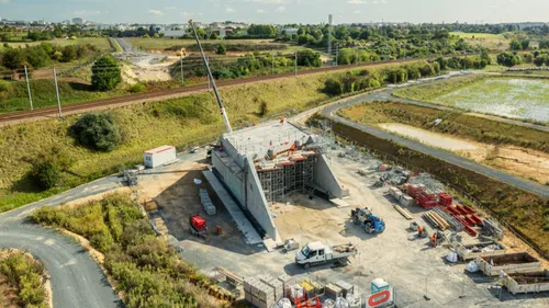 Des travaux d'ampleur pour installer un pont sur la ligne SNCF Caen...