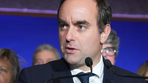 Drones "made in France" : Sébastien Lecornu en visite à La...