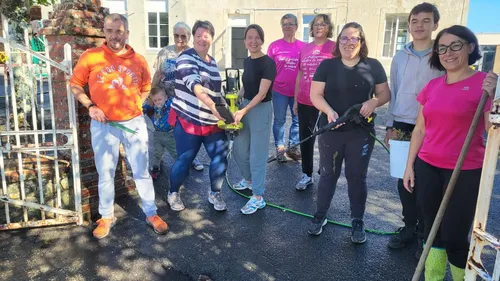 Saint-Martin-de-Mieux : les habitants créent un parking en chantier...