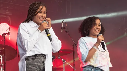 Deux scènes mythiques et un nouveau titre pour Sara et Rania