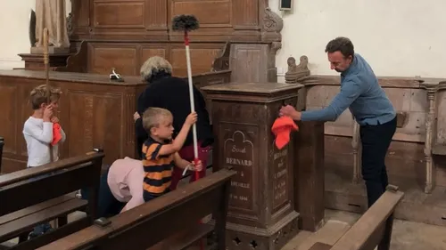 Thiron-Gardais : Stéphane Bern fait le ménage