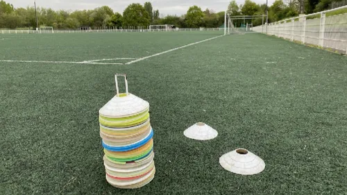 En Sarthe, les footballeurs amateurs restent au chaud !