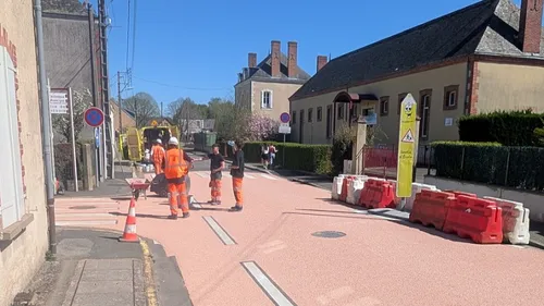 A Craon, on colore la route pour la rendre plus sûre