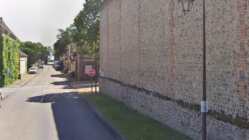 Villebon : la voiture percute un mur, un blessé grave