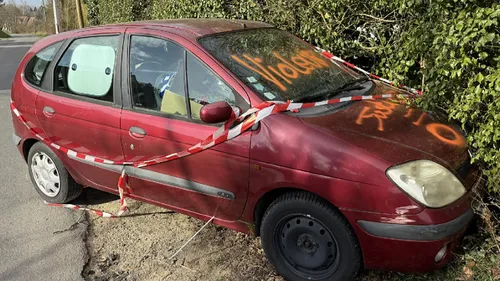 Connerré : la présence de cette voiture fait réagir