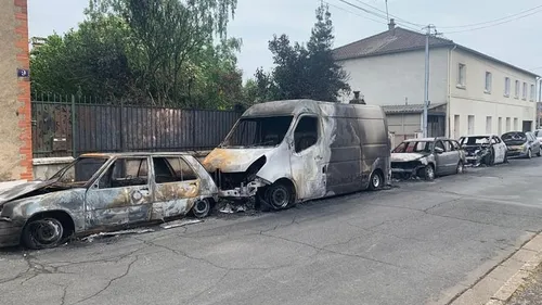 Feux de véhicules à Blois : deux personnes placées en garde à vue