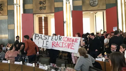 Rouen : des étudiants réclament la démission d'un professeur accusé...